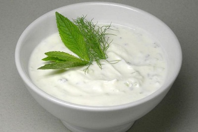 طرز تهیه ماسک مو با ماست 